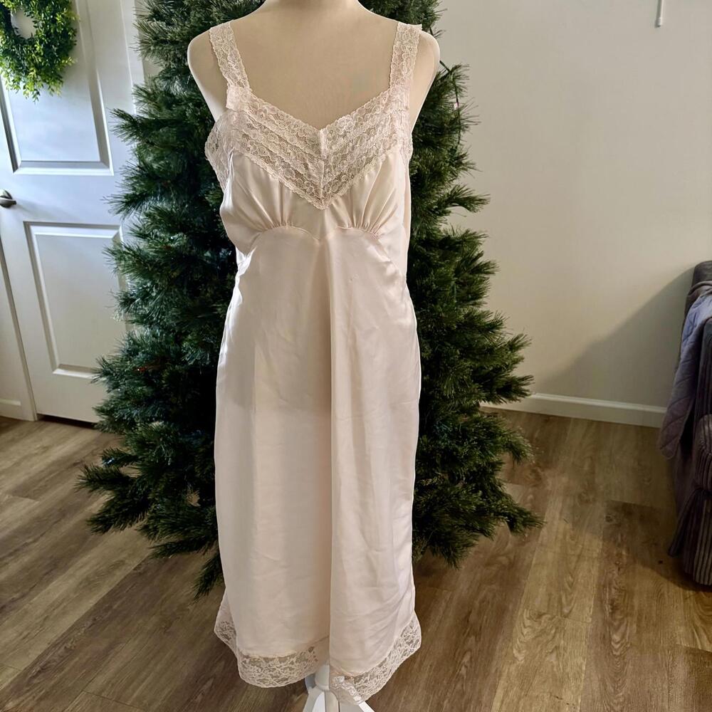 Vintage 1950's Lady Lynne Satin Lace Nightie Midi Blush M
